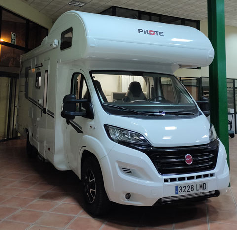 001 Autocaravana Pilote Capucina 2021